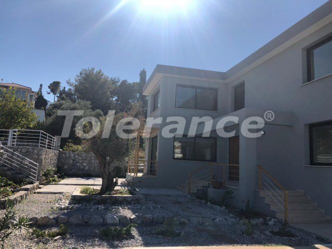 Вилла или дом в Кирения, Северный Кипр вид на море с бассейном: купить недвижимость в Турции - 72739