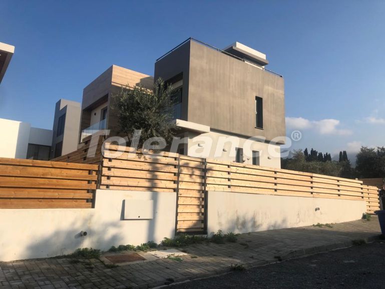 Вилла или дом в Кирения, Северный Кипр вид на море: купить недвижимость в Турции - 73199