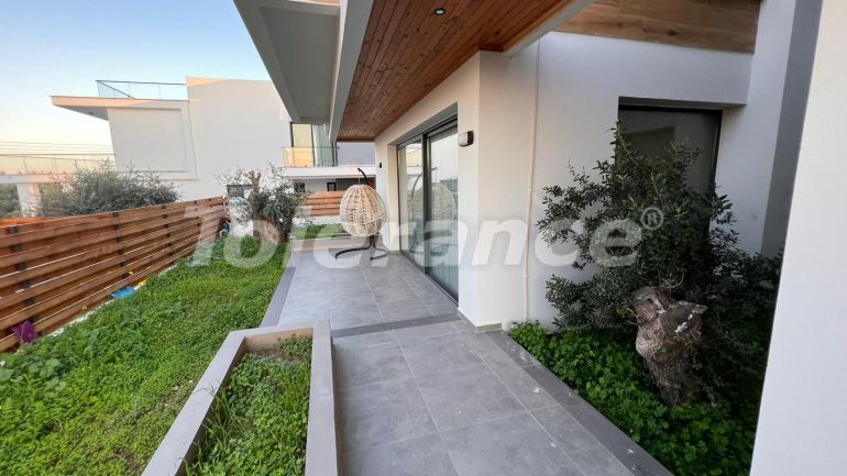 Вилла или дом в Кирения, Северный Кипр вид на море: купить недвижимость в Турции - 73220