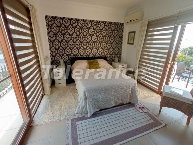 Вилла или дом в Кирения, Северный Кипр с бассейном: купить недвижимость в Турции - 73425