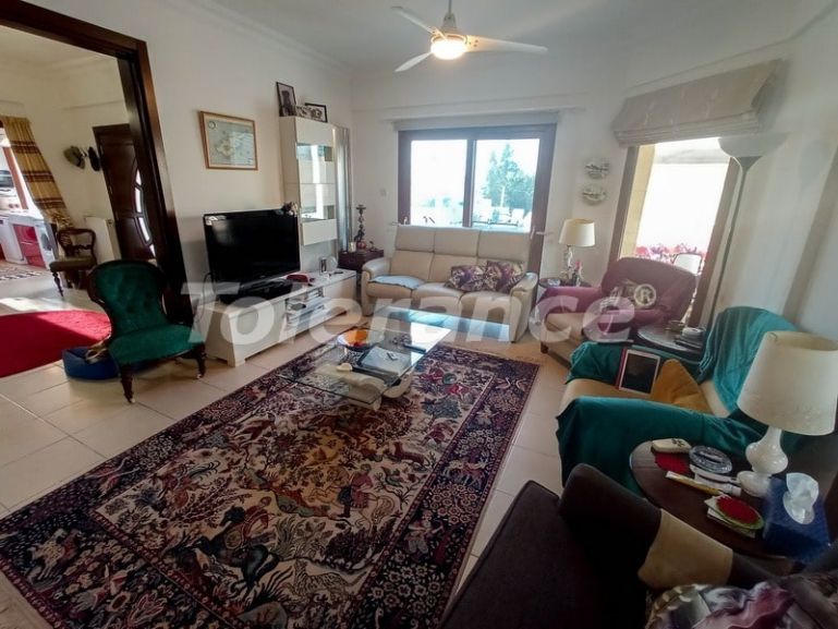 Вилла или дом в Кирения, Северный Кипр с бассейном: купить недвижимость в Турции - 73426