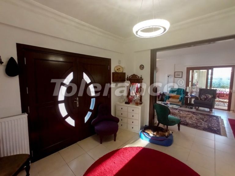 Вилла или дом в Кирения, Северный Кипр с бассейном: купить недвижимость в Турции - 73431