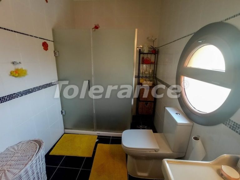 Вилла или дом в Кирения, Северный Кипр с бассейном: купить недвижимость в Турции - 73432