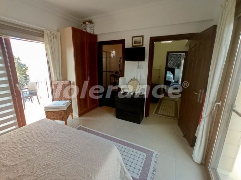 Вилла или дом в Кирения, Северный Кипр с бассейном: купить недвижимость в Турции - 73439