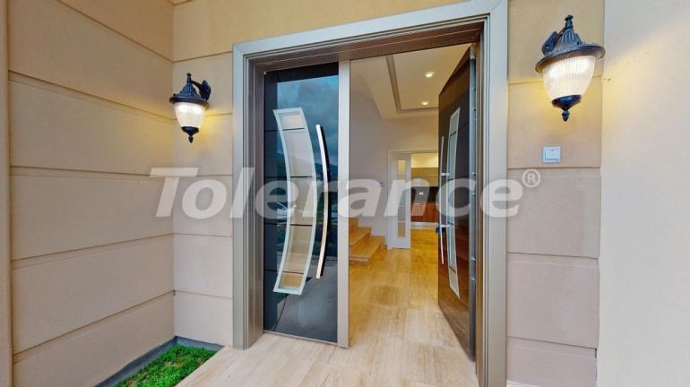 Вилла или дом в Кирения, Северный Кипр с бассейном: купить недвижимость в Турции - 73501