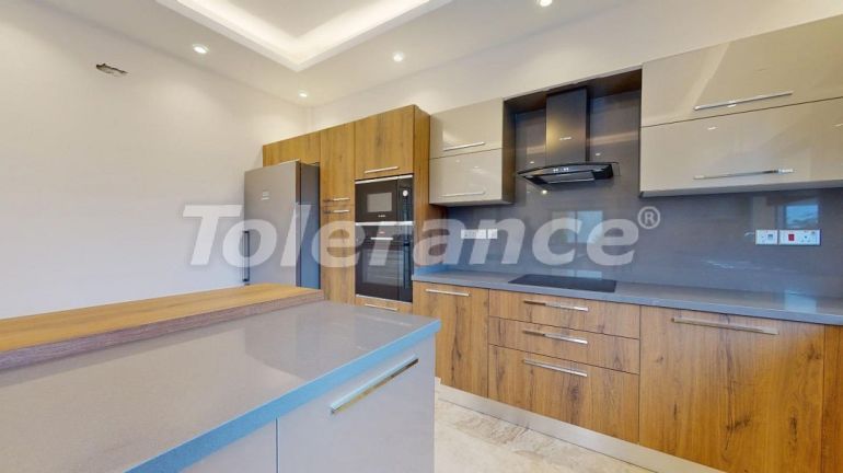 Вилла или дом в Кирения, Северный Кипр с бассейном: купить недвижимость в Турции - 73502