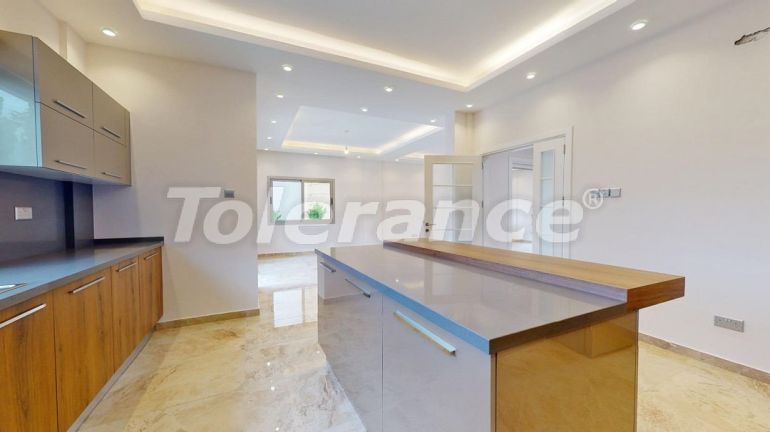 Вилла или дом в Кирения, Северный Кипр с бассейном: купить недвижимость в Турции - 73506