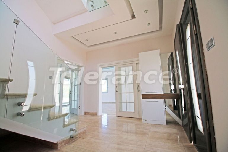 Вилла или дом в Кирения, Северный Кипр с бассейном: купить недвижимость в Турции - 73531