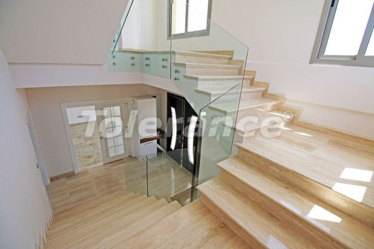 Вилла или дом в Кирения, Северный Кипр с бассейном: купить недвижимость в Турции - 73533