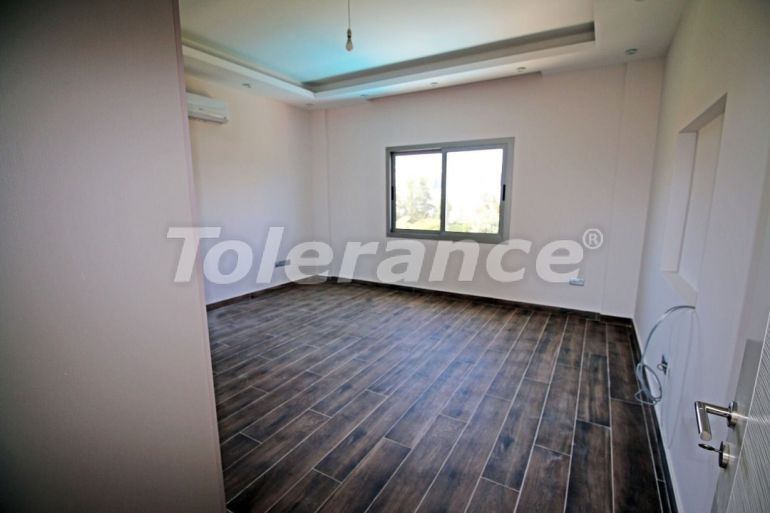 Вилла или дом в Кирения, Северный Кипр с бассейном: купить недвижимость в Турции - 73534