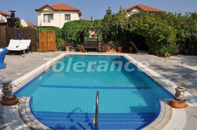 Вилла или дом в Кирения, Северный Кипр с бассейном: купить недвижимость в Турции - 73887