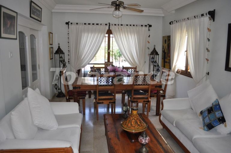 Вилла или дом в Кирения, Северный Кипр с бассейном: купить недвижимость в Турции - 73888