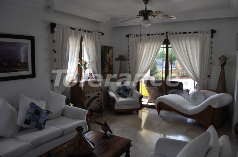 Вилла или дом в Кирения, Северный Кипр с бассейном: купить недвижимость в Турции - 73889