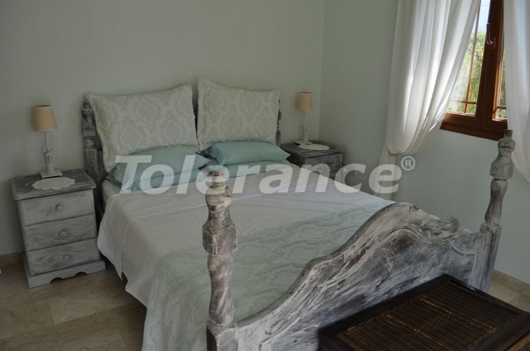 Вилла или дом в Кирения, Северный Кипр с бассейном: купить недвижимость в Турции - 73898