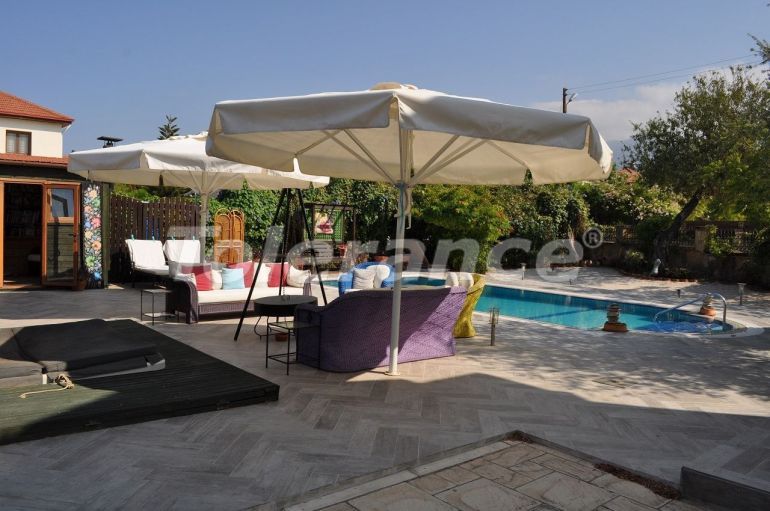 Вилла или дом в Кирения, Северный Кипр с бассейном: купить недвижимость в Турции - 73915