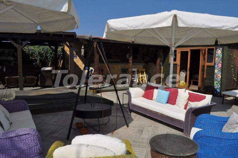 Вилла или дом в Кирения, Северный Кипр с бассейном: купить недвижимость в Турции - 73919