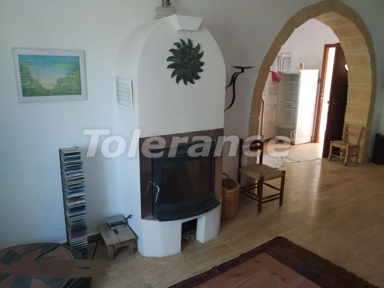 Вилла или дом в Кирения, Северный Кипр: купить недвижимость в Турции - 74321