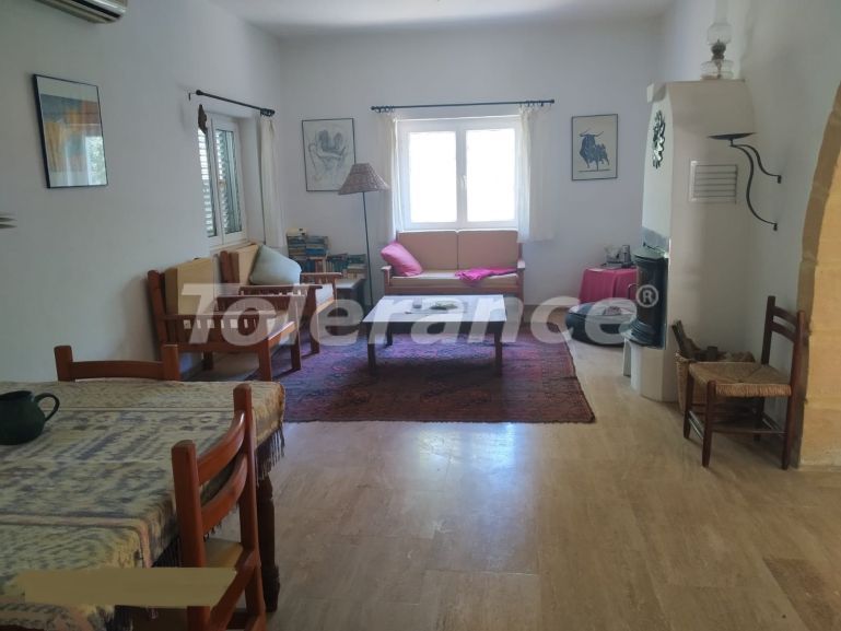 Вилла или дом в Кирения, Северный Кипр: купить недвижимость в Турции - 74324