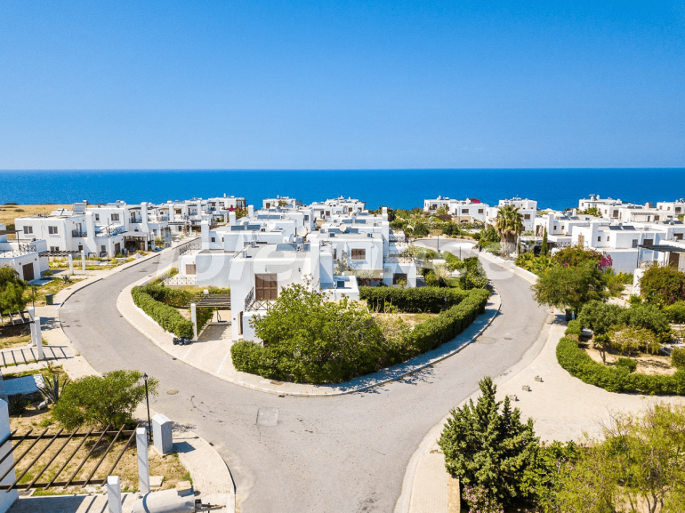 Вилла или дом в Кирения, Северный Кипр с бассейном: купить недвижимость в Турции - 74544