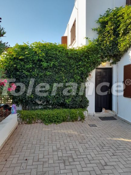 Вилла или дом в Кирения, Северный Кипр с бассейном: купить недвижимость в Турции - 74547