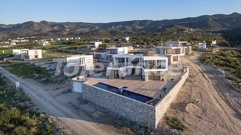 Вилла или дом в Кирения, Северный Кипр вид на море с бассейном в рассрочку: купить недвижимость в Турции - 75267