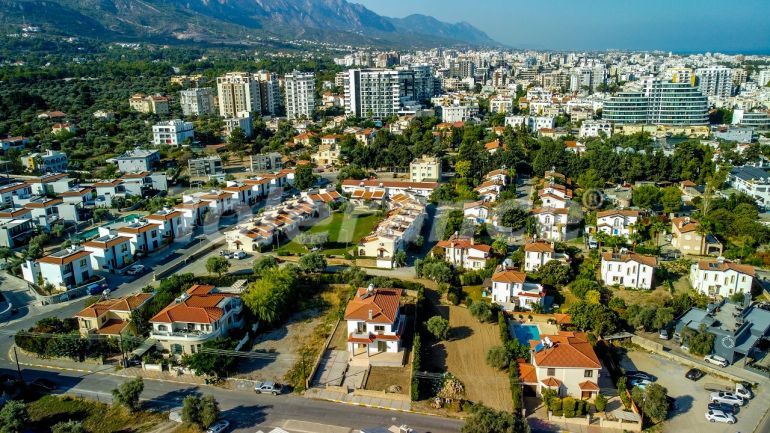 Вилла или дом в Кирения, Северный Кипр вид на море: купить недвижимость в Турции - 76427