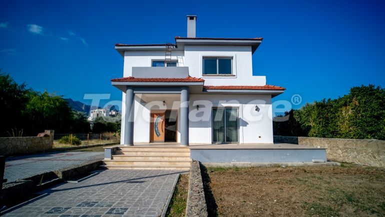 Вилла или дом в Кирения, Северный Кипр вид на море: купить недвижимость в Турции - 76430