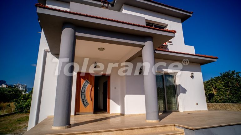 Вилла или дом в Кирения, Северный Кипр вид на море: купить недвижимость в Турции - 76431