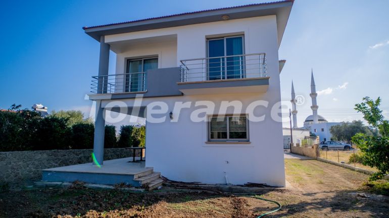 Вилла или дом в Кирения, Северный Кипр вид на море: купить недвижимость в Турции - 76432