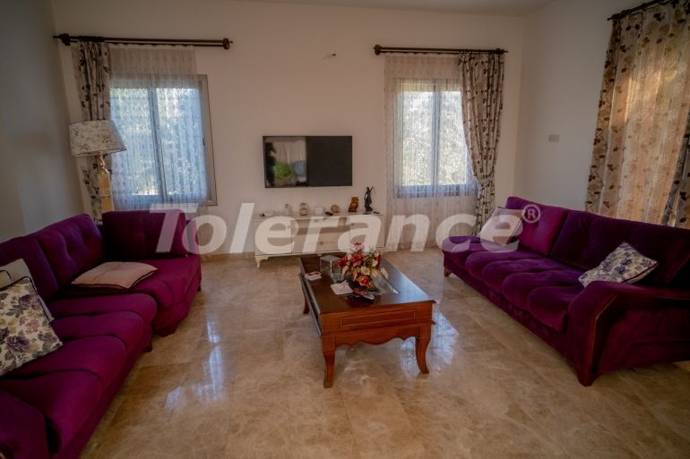 Вилла или дом в Кирения, Северный Кипр вид на море: купить недвижимость в Турции - 76438