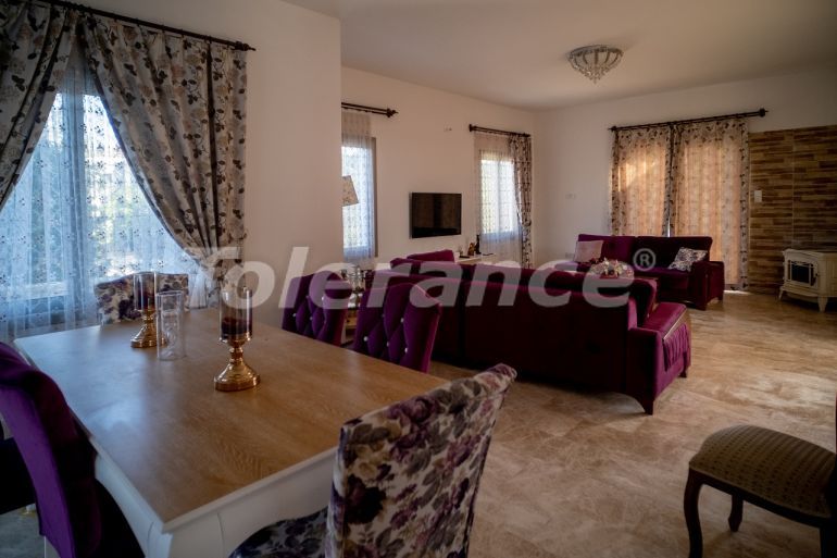 Вилла или дом в Кирения, Северный Кипр вид на море: купить недвижимость в Турции - 76440