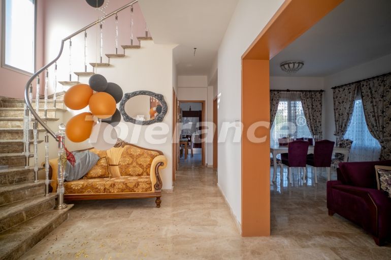 Вилла или дом в Кирения, Северный Кипр вид на море: купить недвижимость в Турции - 76444