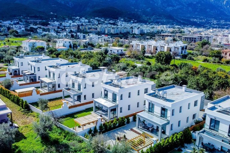 Вилла или дом в Кирения, Северный Кипр: купить недвижимость в Турции - 77060