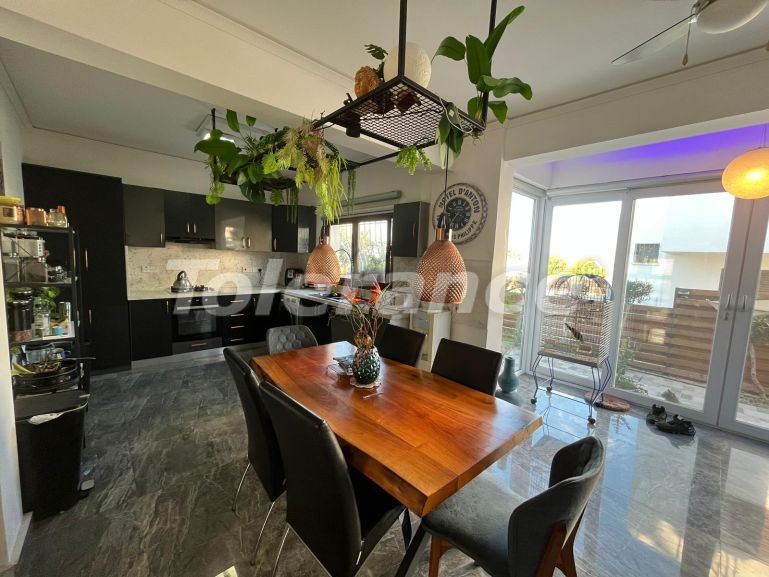 Вилла или дом в Кирения, Северный Кипр вид на море с бассейном: купить недвижимость в Турции - 77276