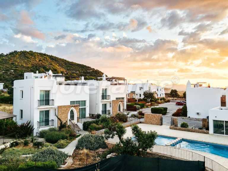 Вилла или дом в Кирения, Северный Кипр вид на море с бассейном: купить недвижимость в Турции - 78224