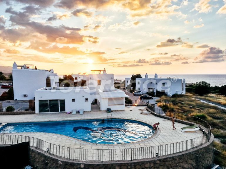 Вилла или дом в Кирения, Северный Кипр вид на море с бассейном: купить недвижимость в Турции - 78225