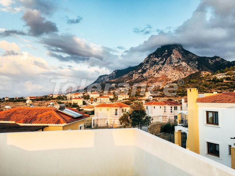 Вилла или дом в Кирения, Северный Кипр вид на море с бассейном: купить недвижимость в Турции - 78239