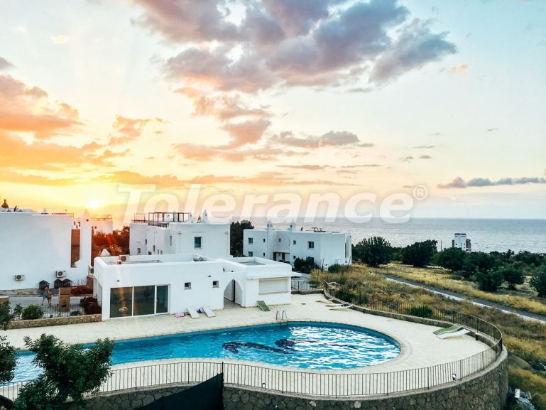 Вилла или дом в Кирения, Северный Кипр вид на море с бассейном: купить недвижимость в Турции - 78241