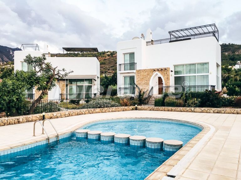 Вилла или дом в Кирения, Северный Кипр вид на море с бассейном: купить недвижимость в Турции - 78244