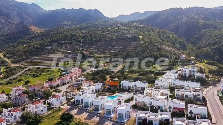 Вилла или дом в Кирения, Северный Кипр: купить недвижимость в Турции - 78270