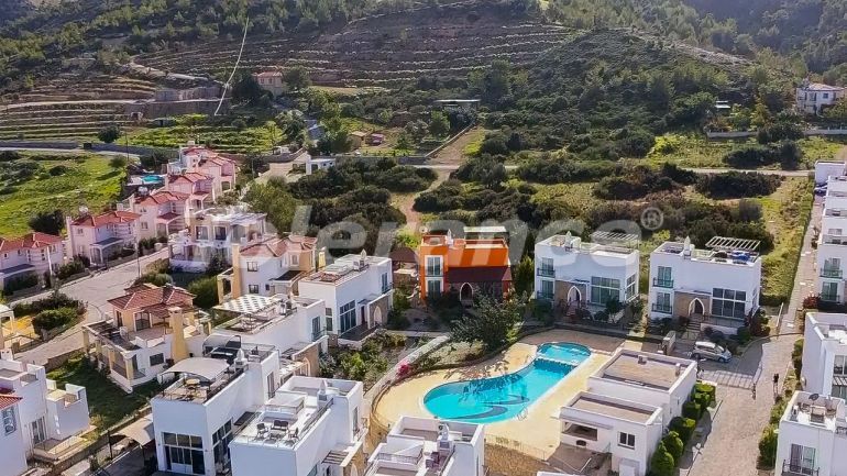 Вилла или дом в Кирения, Северный Кипр: купить недвижимость в Турции - 78272