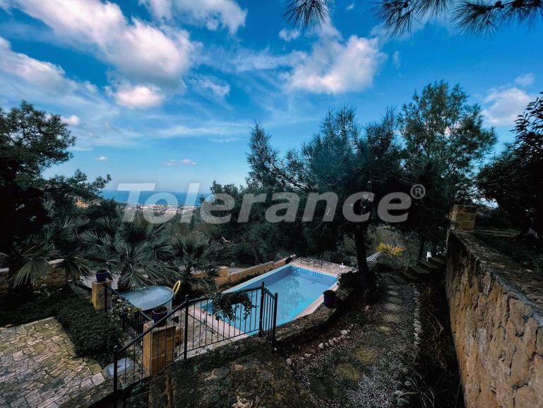 Вилла или дом в Кирения, Северный Кипр вид на море с бассейном: купить недвижимость в Турции - 78648