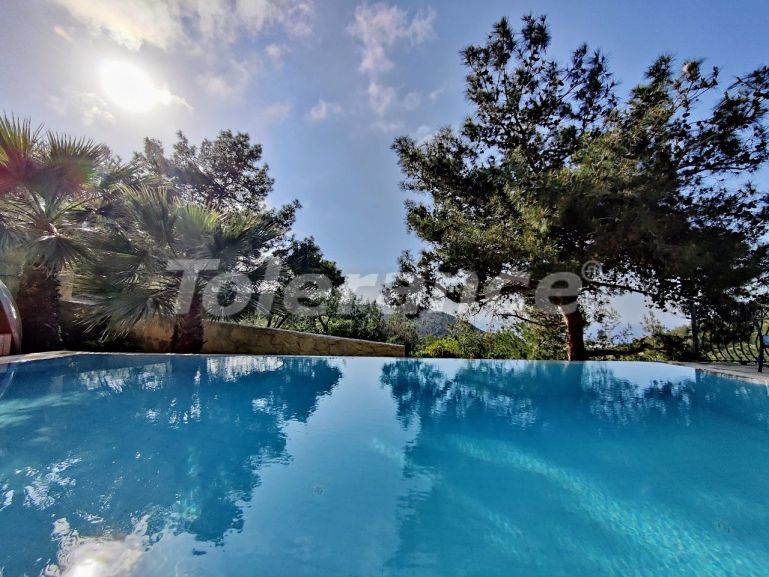 Вилла или дом в Кирения, Северный Кипр вид на море с бассейном: купить недвижимость в Турции - 78650