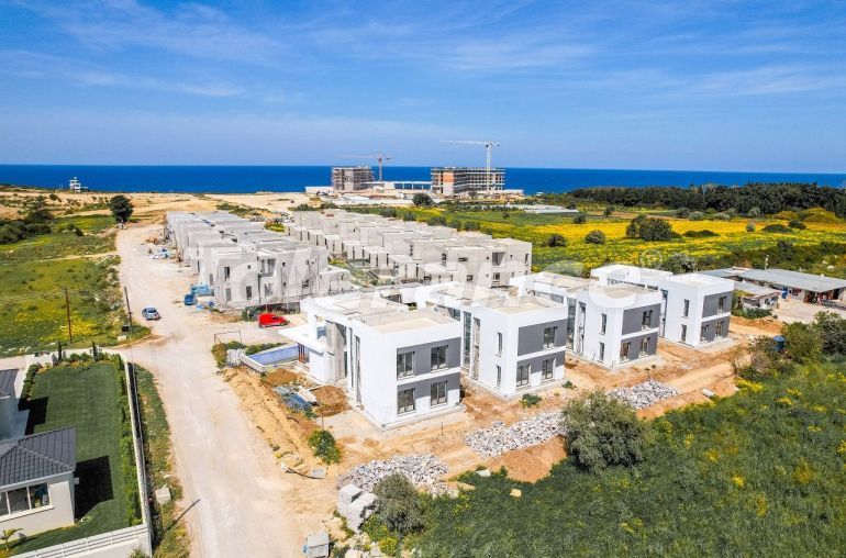 Вилла или дом от застройщика в Кирения, Северный Кипр вид на море с бассейном: купить недвижимость в Турции - 78894