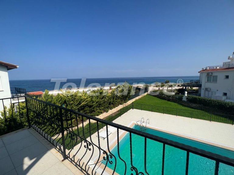 Вилла или дом в Кирения, Северный Кипр вид на море с бассейном: купить недвижимость в Турции - 79721