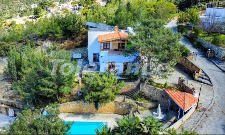 Вилла или дом в Кирения, Северный Кипр вид на море с бассейном: купить недвижимость в Турции - 80813