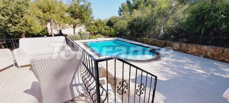 Вилла или дом в Кирения, Северный Кипр вид на море с бассейном: купить недвижимость в Турции - 81698