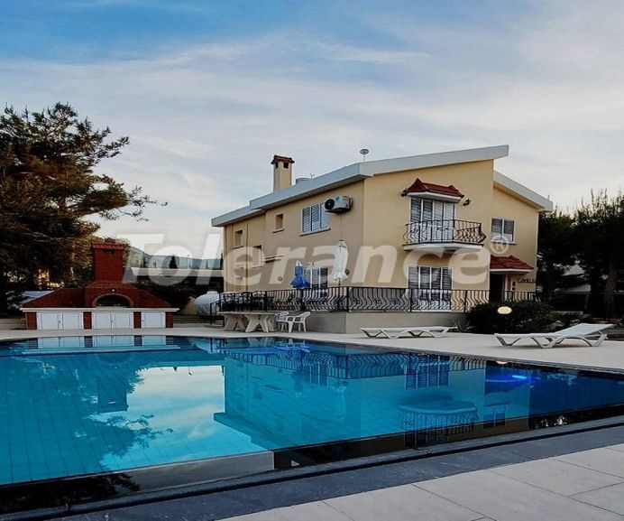 Вилла или дом в Кирения, Северный Кипр вид на море с бассейном: купить недвижимость в Турции - 81920