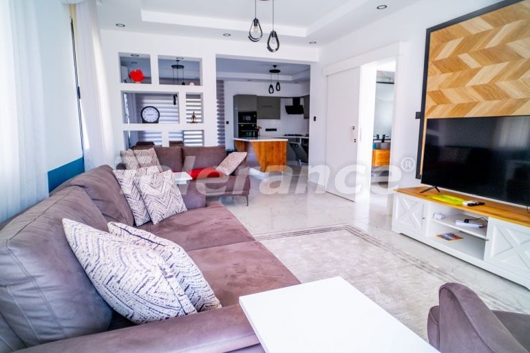 Вилла или дом в Кирения, Северный Кипр: купить недвижимость в Турции - 84801