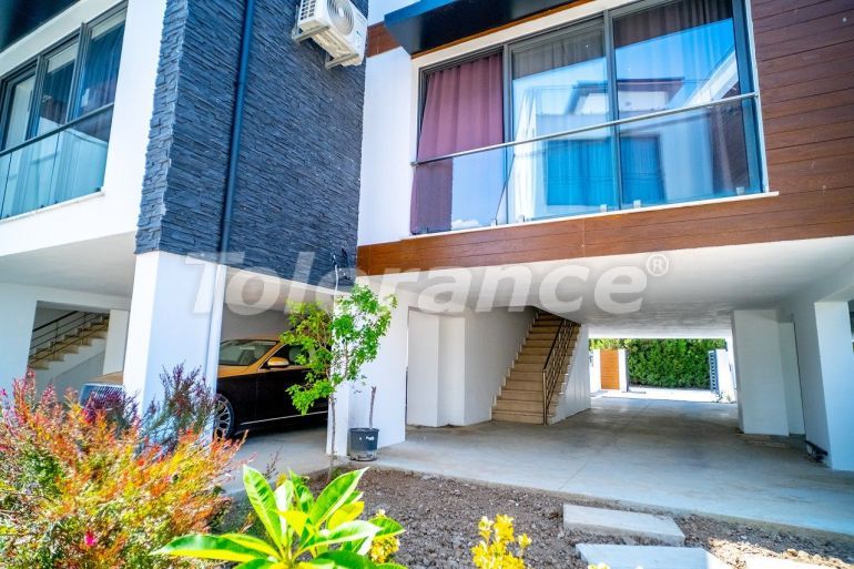 Вилла или дом в Кирения, Северный Кипр с бассейном: купить недвижимость в Турции - 85780